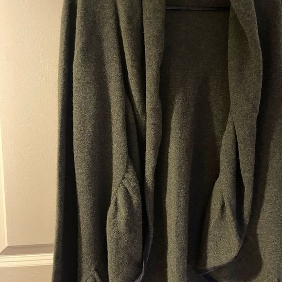 Women’s Olive Green Cashmere sweater size M Pink Pineapple - Picture 4 of 8